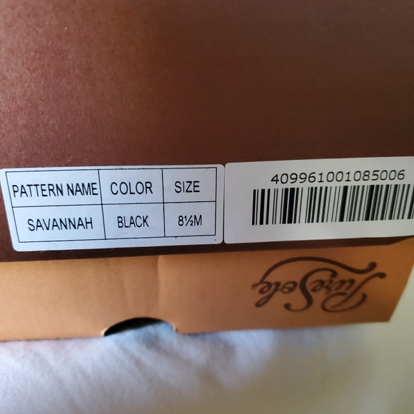 Pure Sole Low Heel Sandals - Picture 2 of 7